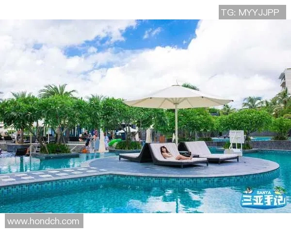 私人泳池打造梦幻水世界，享受无与伦比的奢华度假体验